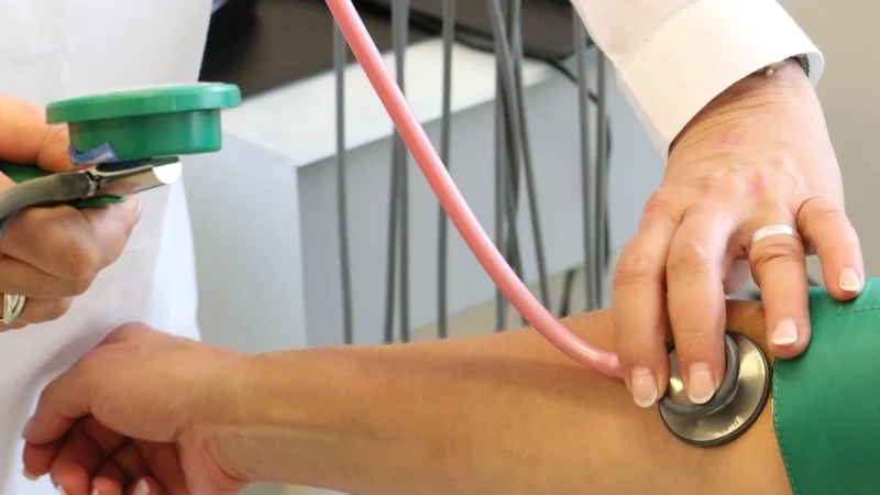 Jak monitorować choroby przewlekłe: kiedy potrzebna diagnostyka i zmiana leczenia