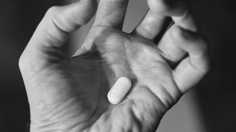 Objawy niedoborów: kiedy rozważyć suplementy diety, a kiedy badania